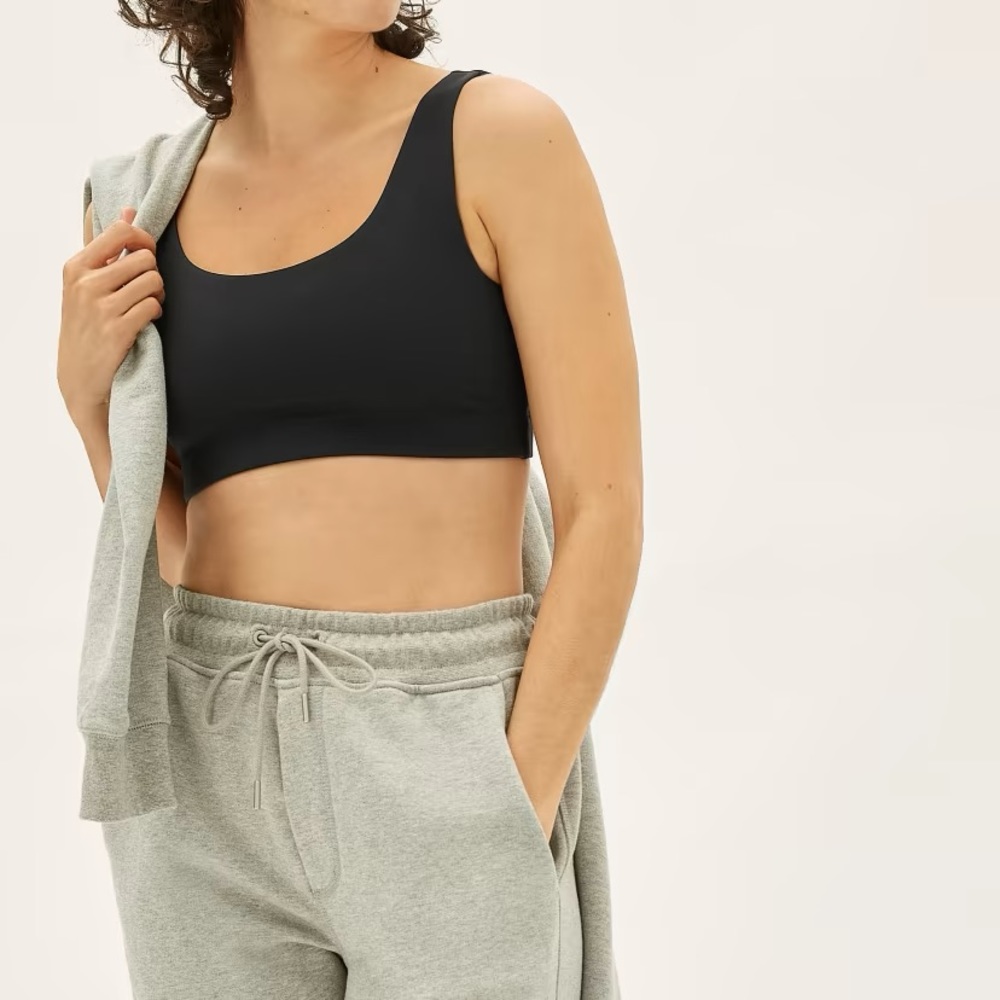 Everlane The Perform Bra Black Size Small NWT - Picture 1 of 8
